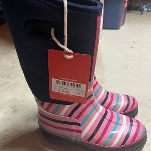 BRAND NEW hatley winter boots size 1